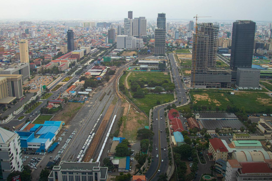 IMF Projects Cambodia’s Growth Decline to 4.8% in 2025 as Financial Sector Risks Intensify