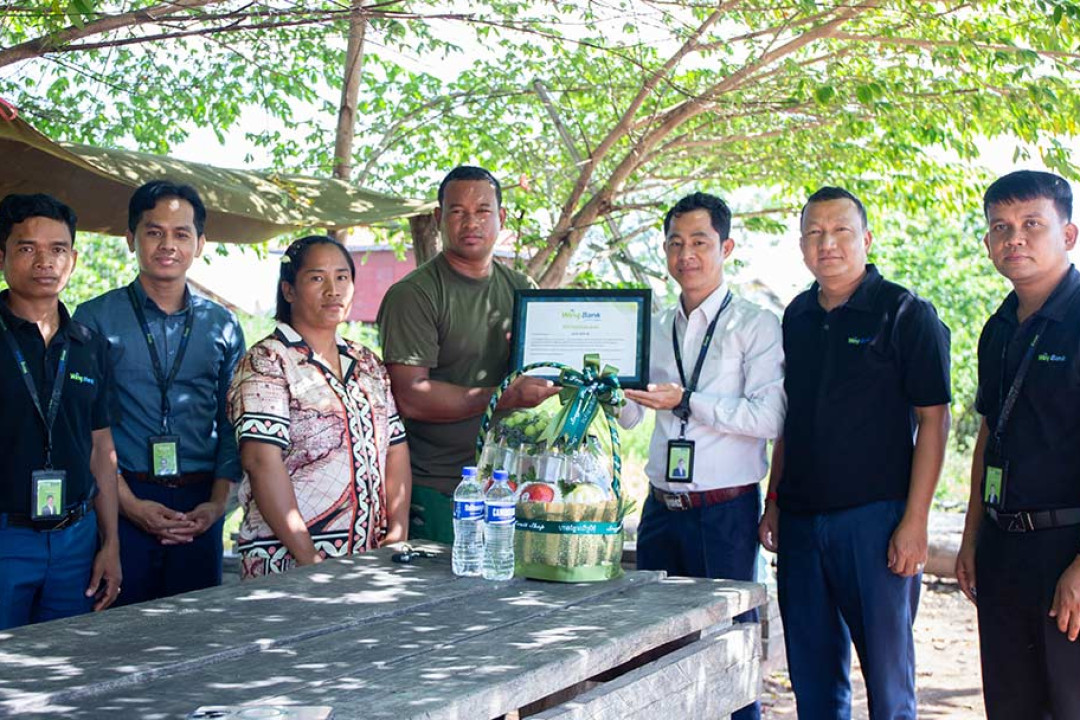Wing Bank Hands Over Loan Write-Off Certificates to Injured Soldiers