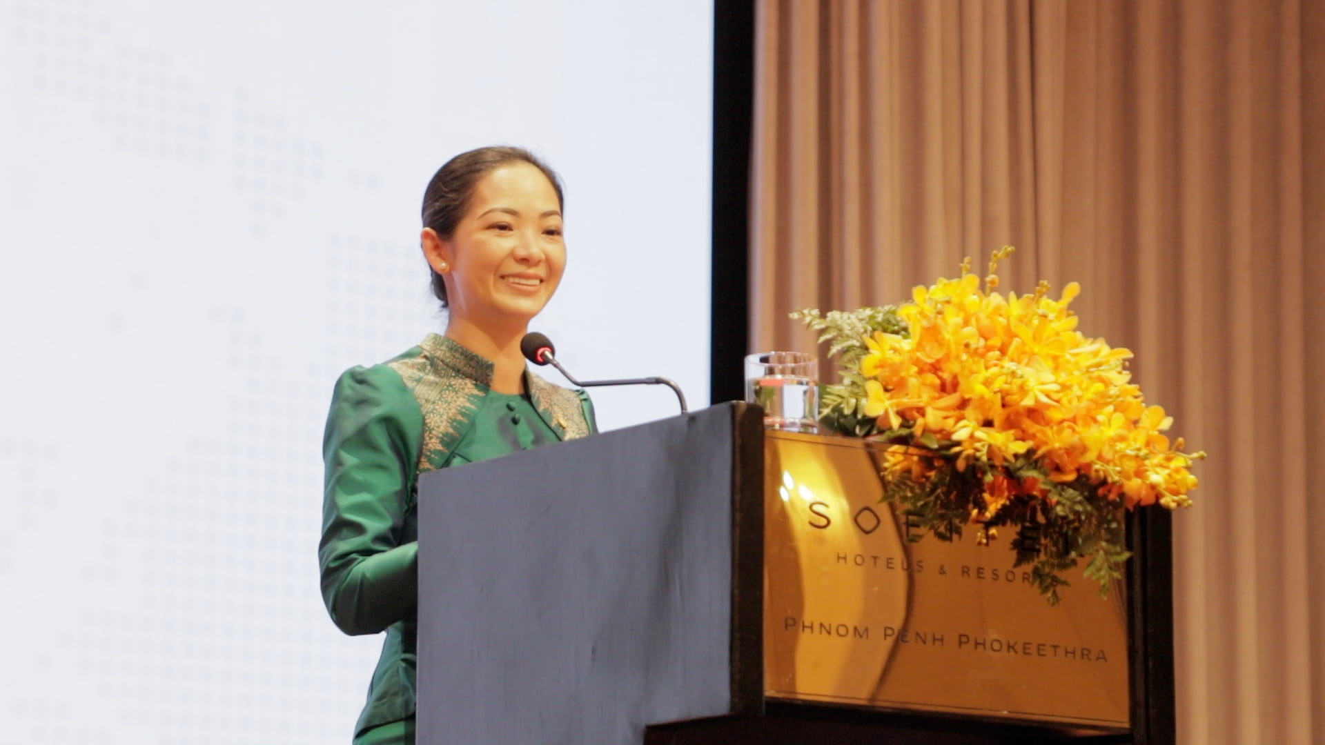 Minister of Commerce delivers opening remarks at ASEAN-Cambodia Business Summit