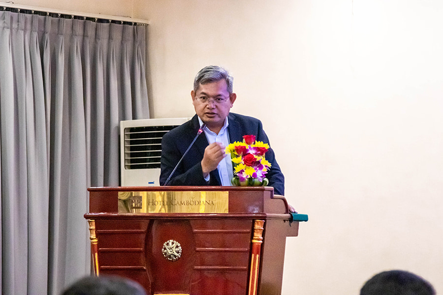 H.E. Ang Pich speaks at the CRA workshop on Franchise Management for F&B Industry